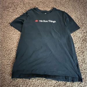 Vintage Nike Black “We Run Things.” Tee embroidery nike logo XL great condition